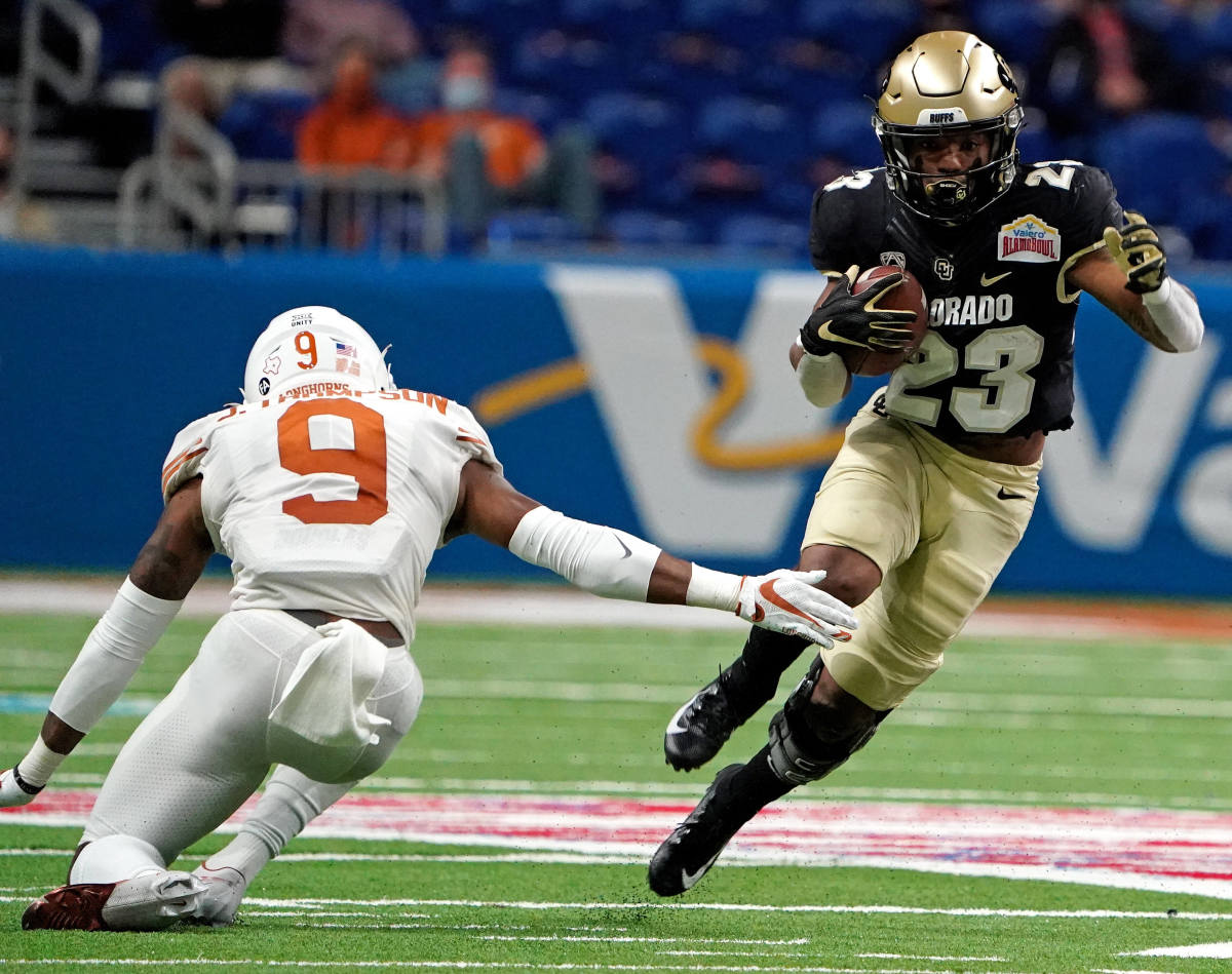 Broussard carries the ball against the Texas Longhorns in the Valero Alamo Bowl.
